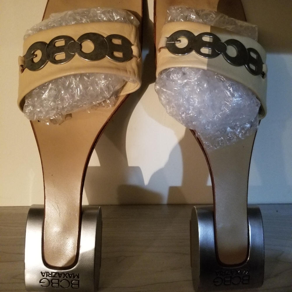 BCBG leather sandals/clog EUC